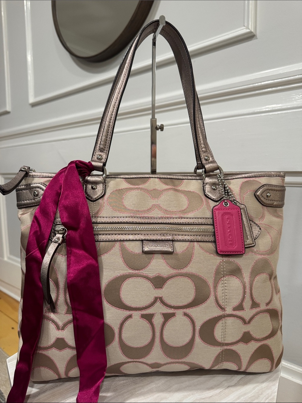 Coach Bag  Daisy Glitter Sparkle Outline Tan Pink Signature Emma Tote EUC - Picture 5 of 17